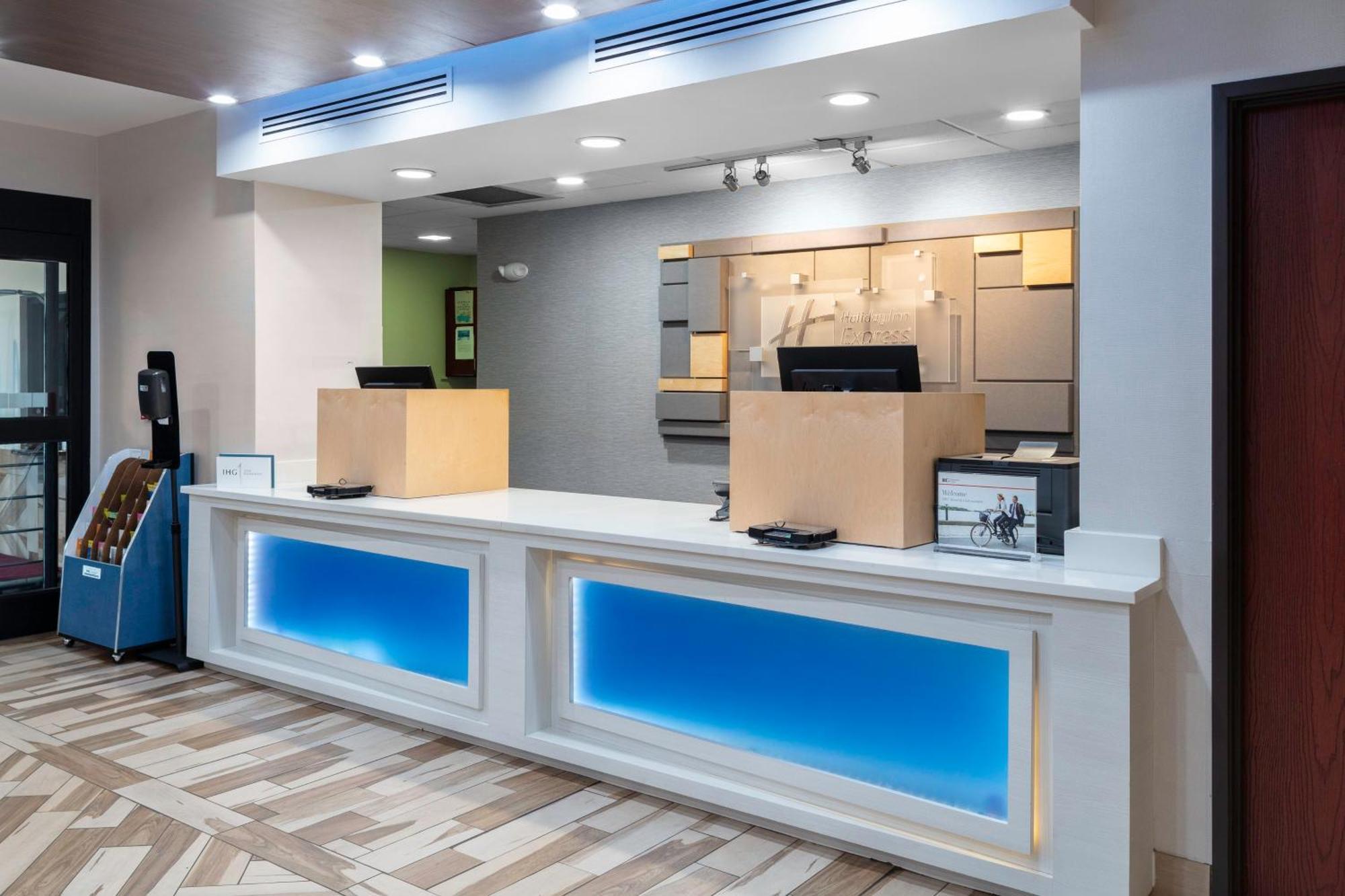 Holiday Inn Express & Suites Roanoke Rapids By Ihg Exterior photo