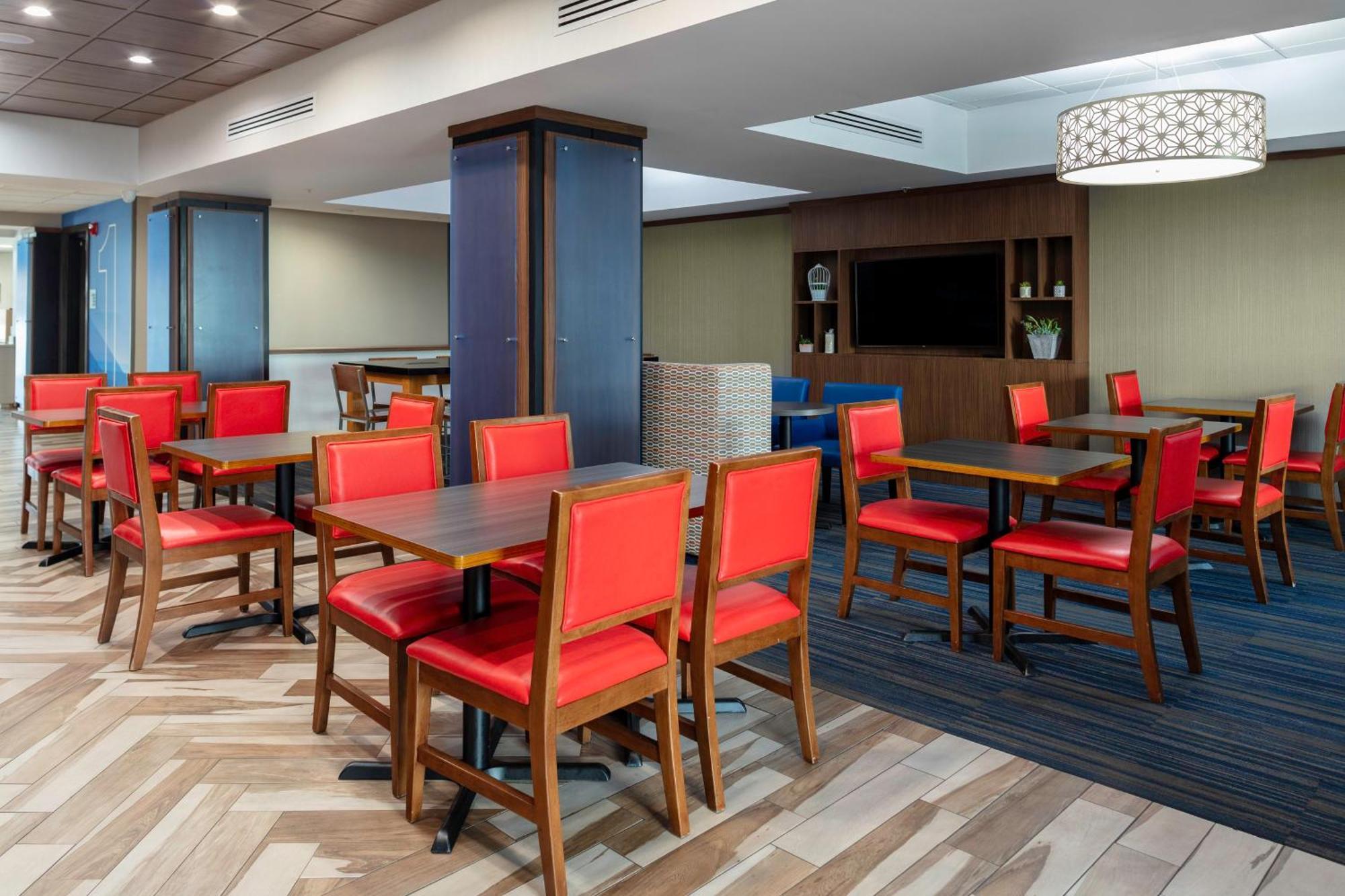 Holiday Inn Express & Suites Roanoke Rapids By Ihg Exterior photo