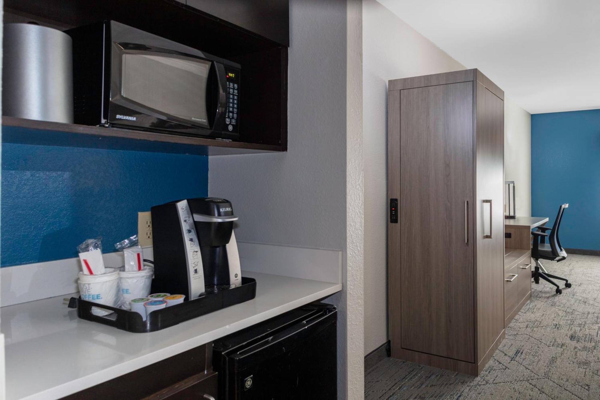 Holiday Inn Express & Suites Roanoke Rapids By Ihg Exterior photo