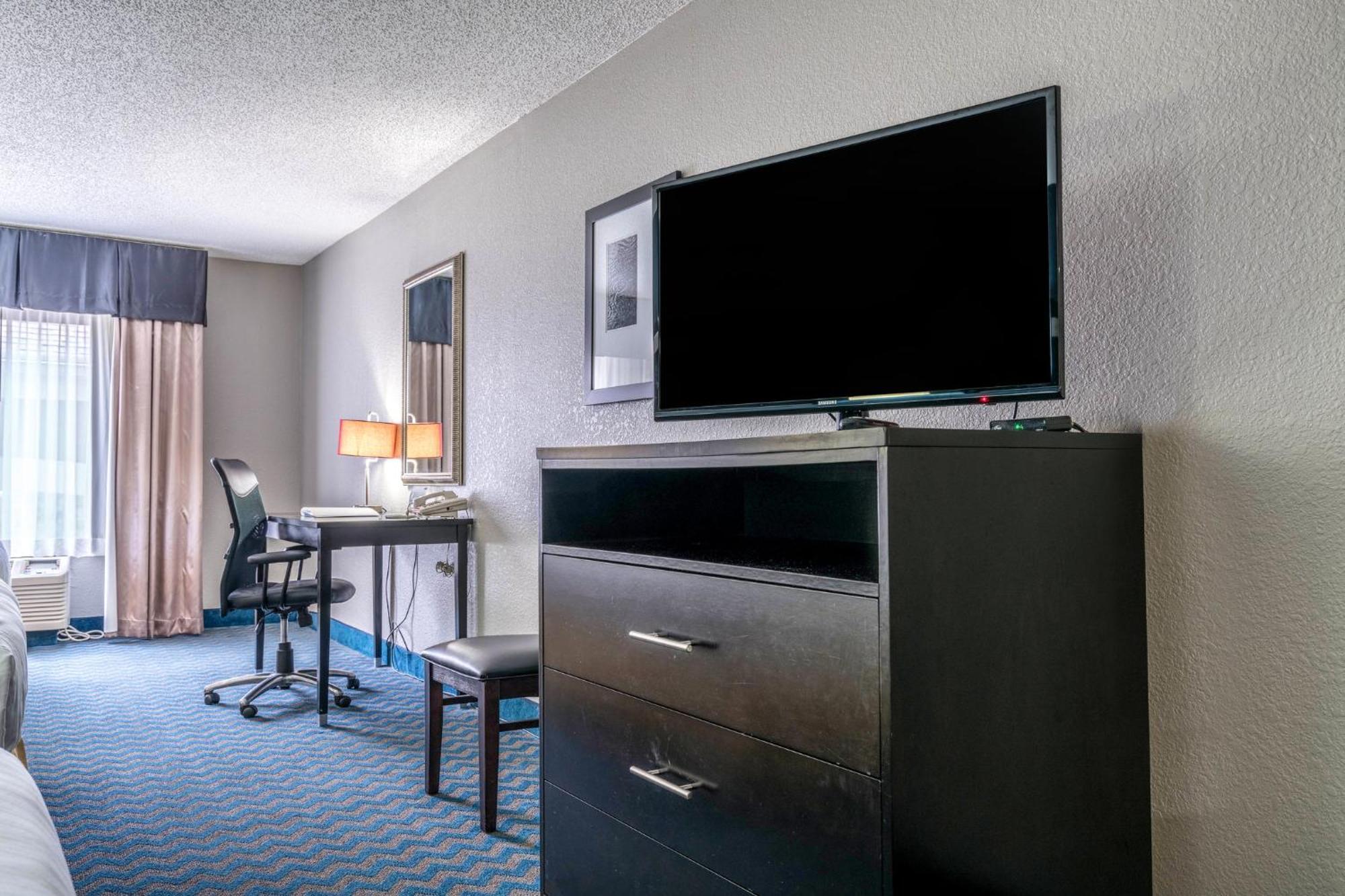 Holiday Inn Express & Suites Roanoke Rapids By Ihg Exterior photo