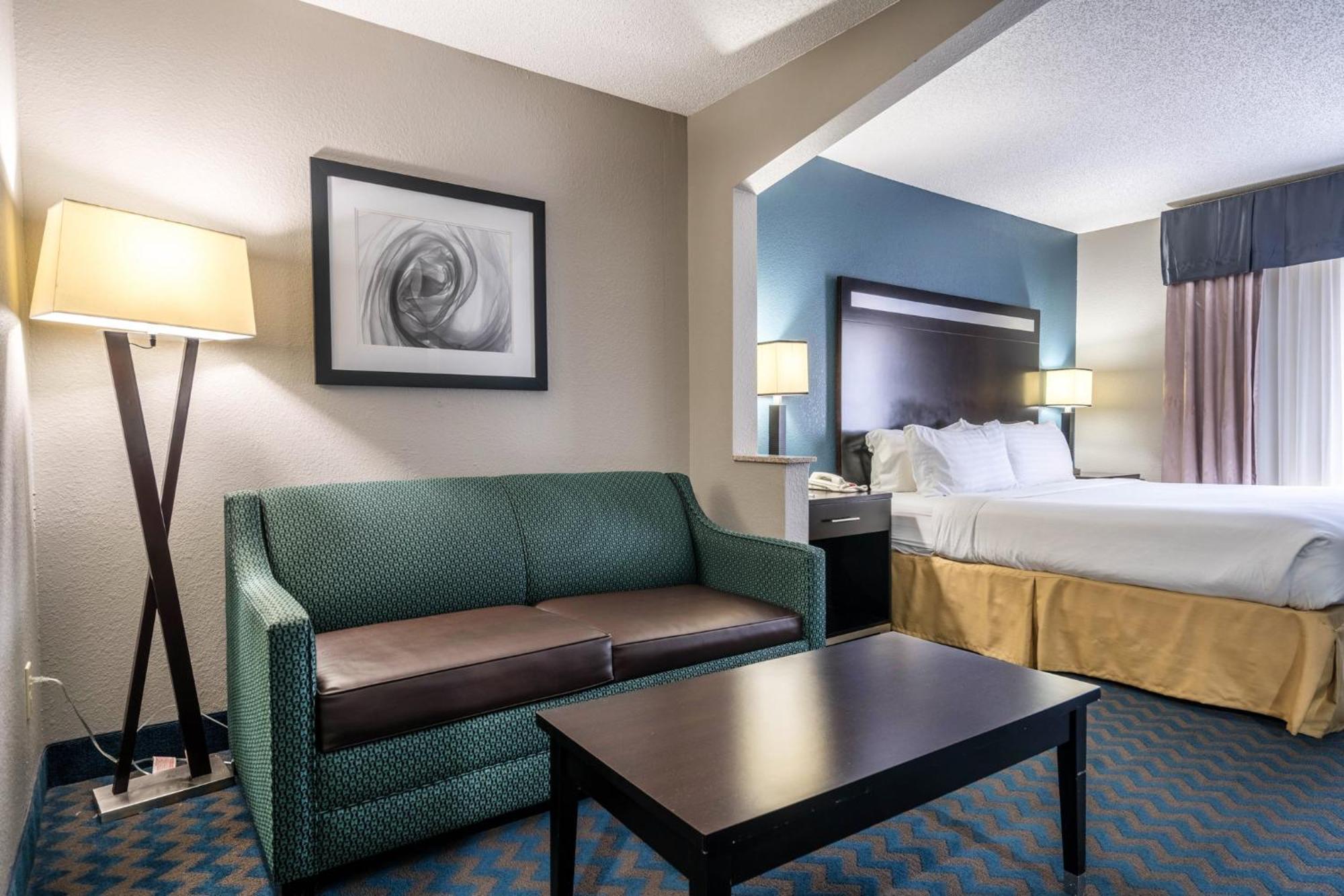 Holiday Inn Express & Suites Roanoke Rapids By Ihg Exterior photo