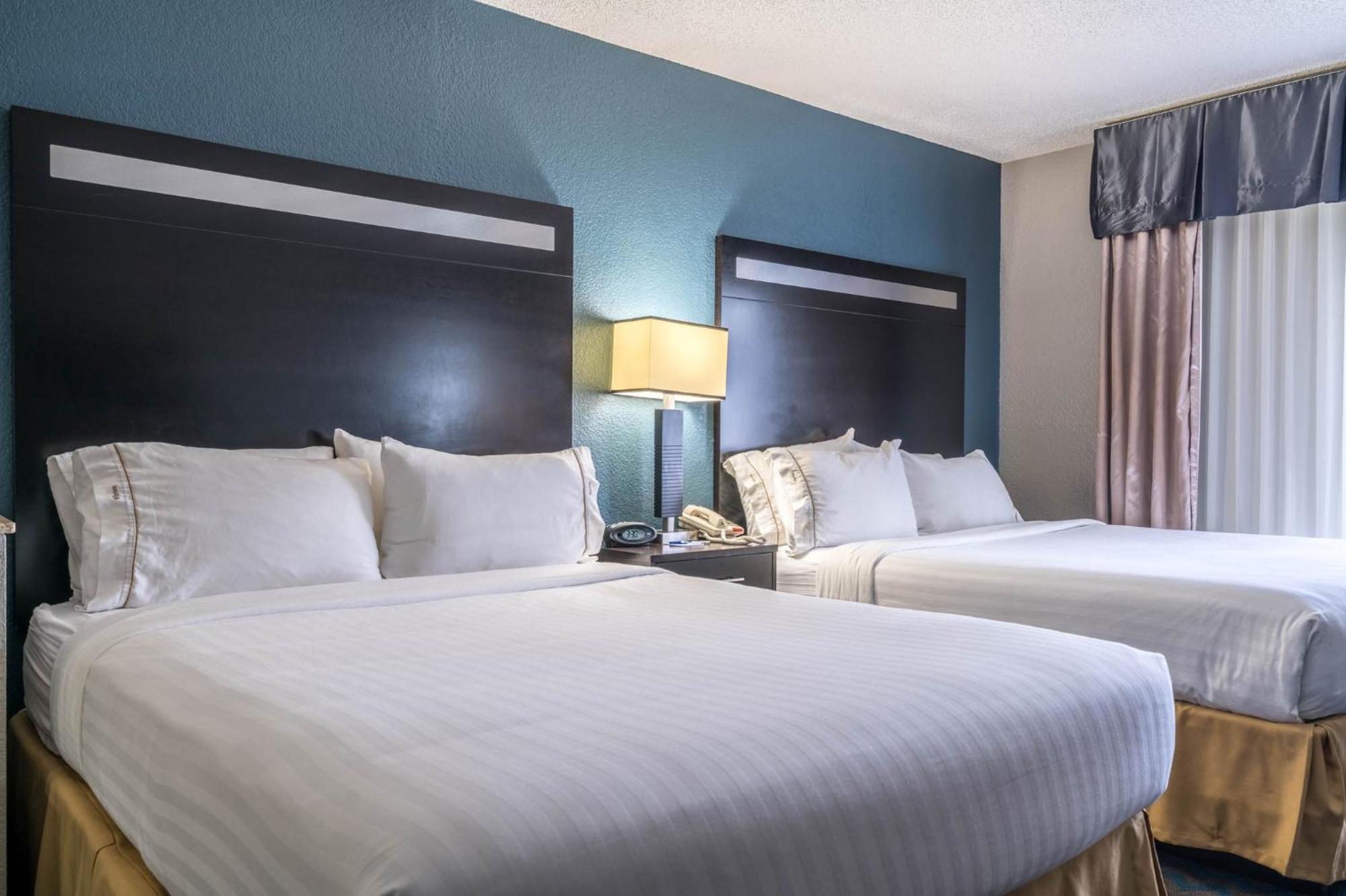 Holiday Inn Express & Suites Roanoke Rapids By Ihg Exterior photo