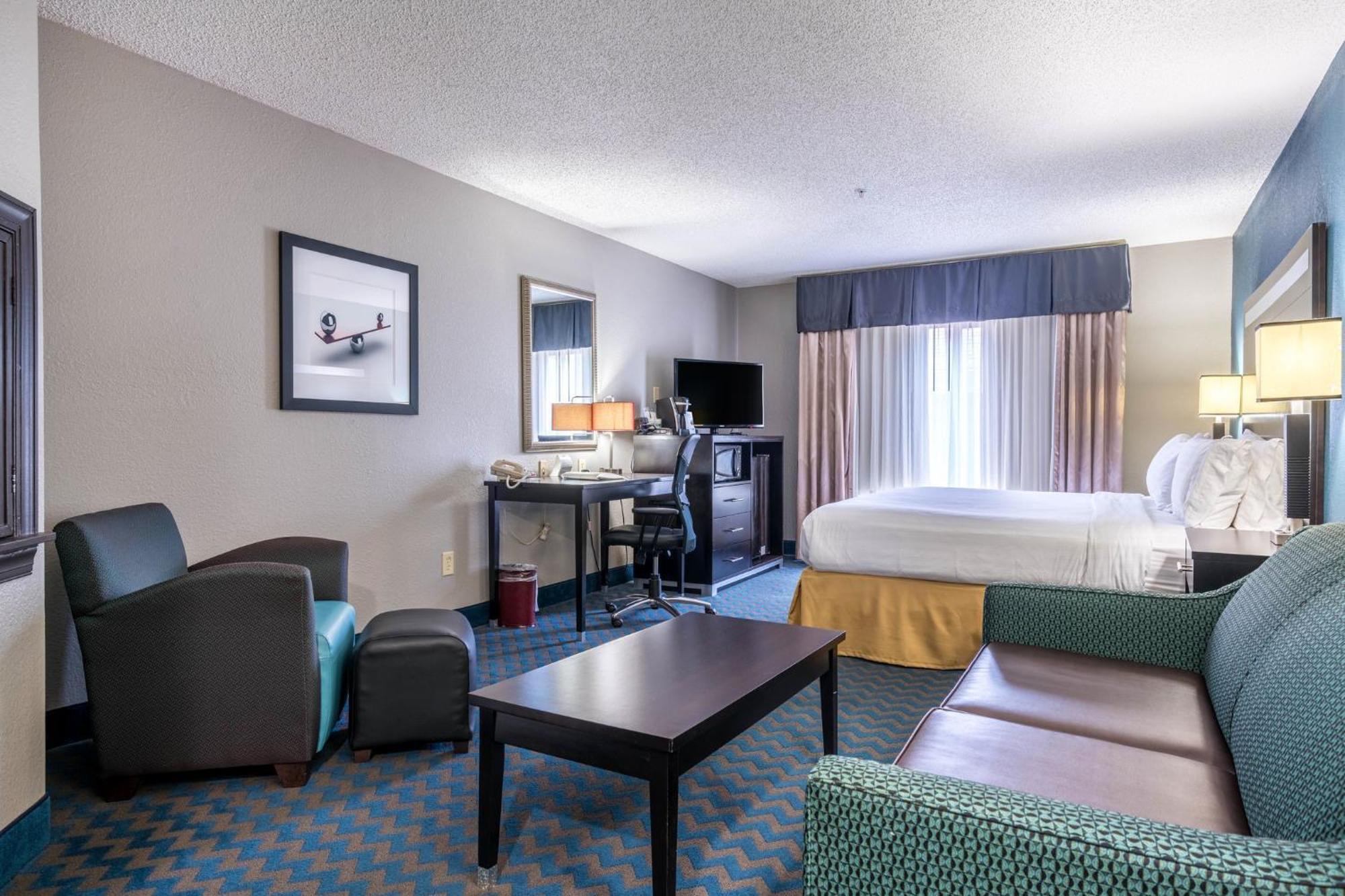Holiday Inn Express & Suites Roanoke Rapids By Ihg Exterior photo