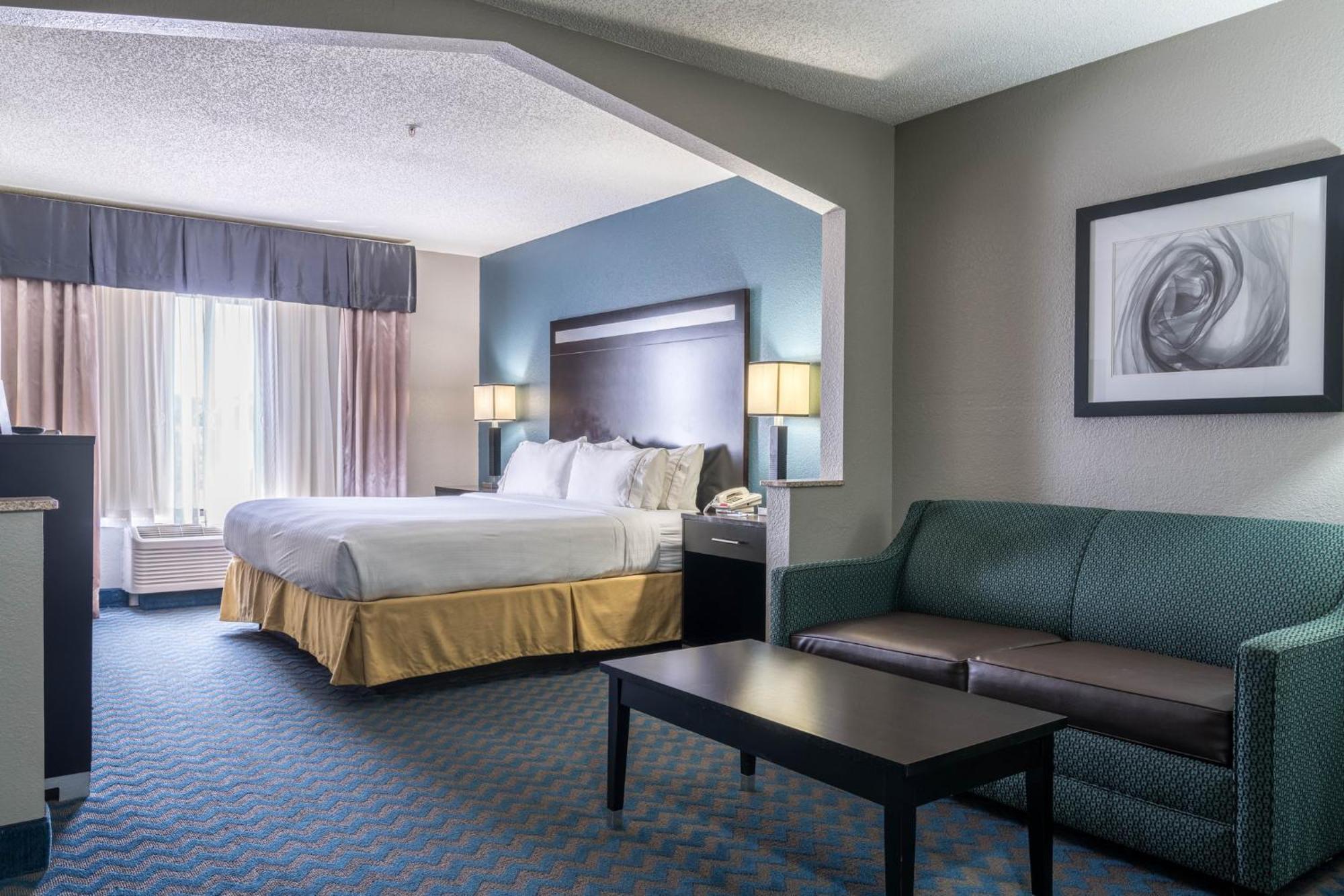 Holiday Inn Express & Suites Roanoke Rapids By Ihg Exterior photo